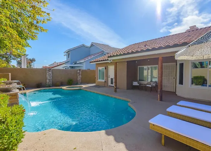 Boho 4br Retreat Heated Pool Tiki Bar Holiday home *