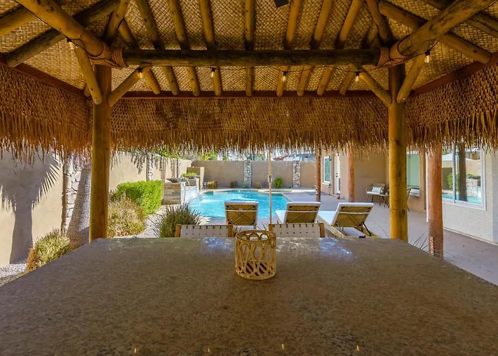 Boho 4br Retreat Heated Pool Tiki Bar